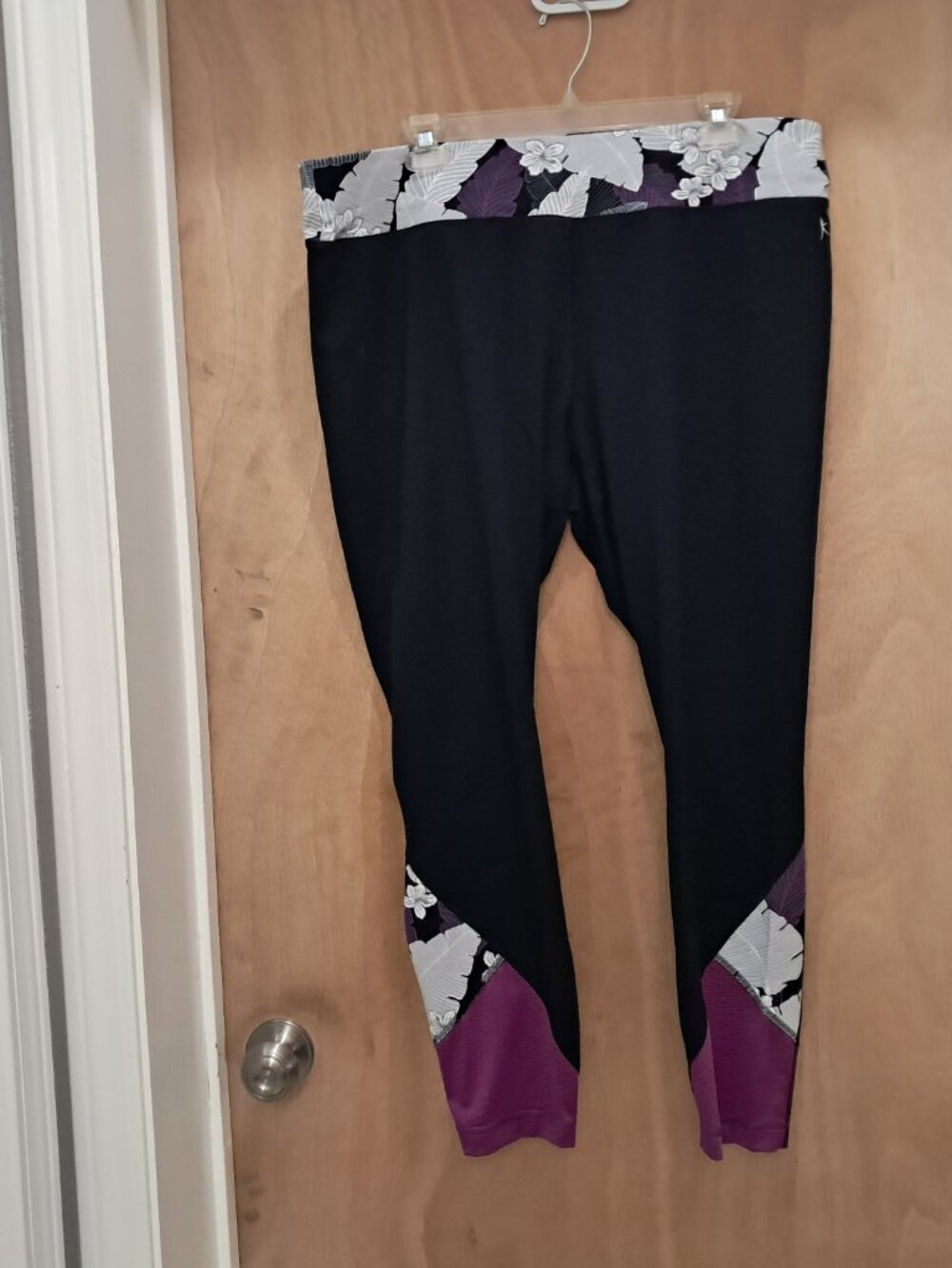 NWT Danskin Now Women's Plus Size Black Athletic Pants Floral Waistband Size 2X